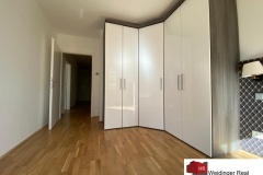 Schlafzimmer-mit-Eckschrank